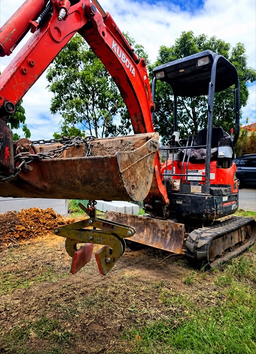 Kubota mini excavator fitted with a sleeper grabber attachment